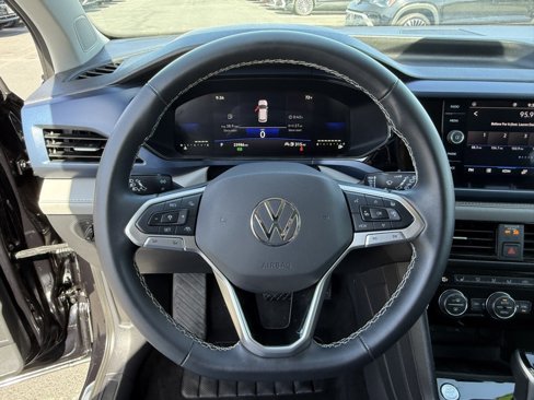 Used 2024 Volkswagen Taos SE image 19
