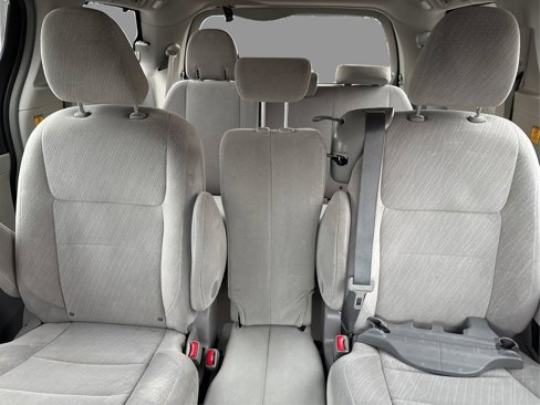Used 2012 Toyota Sienna LE image 15