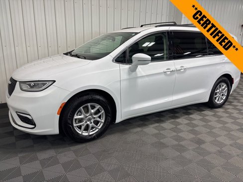 Certified 2022 Chrysler Pacifica Touring-L image 8