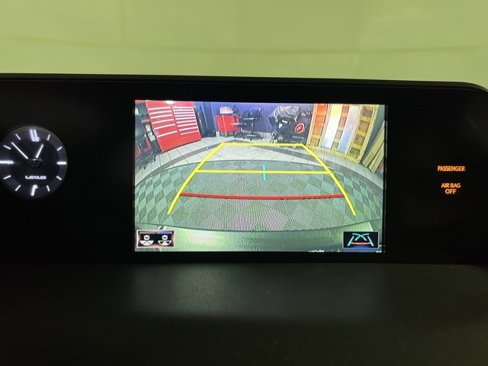 Used 2021 Lexus UX 200 image 17