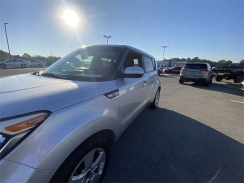 Used 2018 Kia Soul image 2