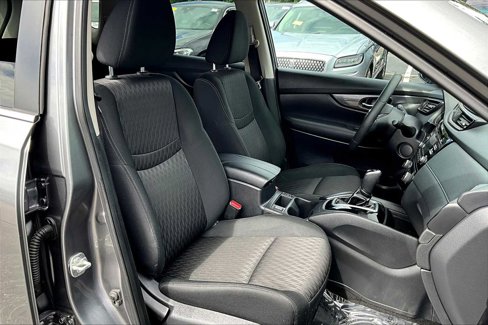 Used 2017 Nissan Rogue SV image 7