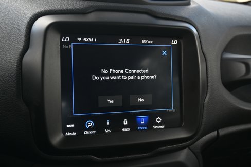 Used 2022 Jeep Renegade Altitude image 38