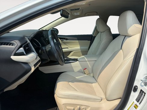 Certified 2022 Toyota Camry XLE w/ Navigation Package image 9