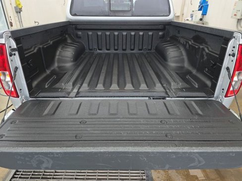 Used 2019 Nissan Frontier SV image 11