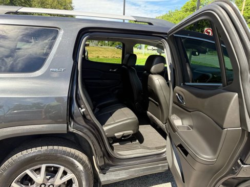 Used 2020 GMC Acadia SLT w/ Driver Alert Package II image 15