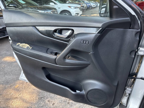 Used 2018 Nissan Rogue SL w/ Premium Package image 14