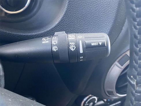 Used 2013 Jeep Wrangler Unlimited Sahara image 31