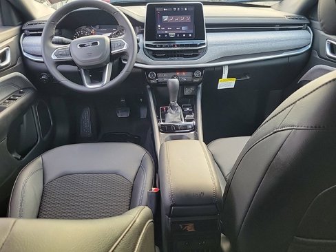 New 2025 Jeep Compass Latitude image 6