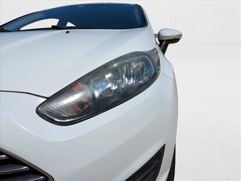 Used 2015 Ford Fiesta SE image 9