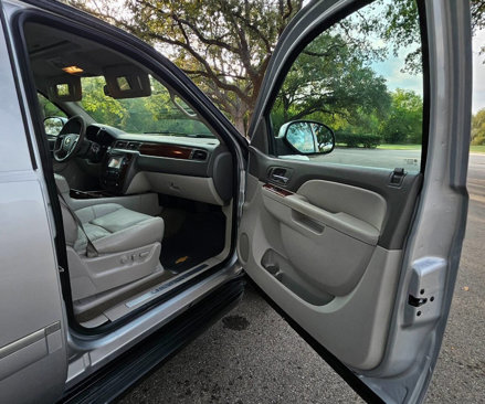 Used 2013 Chevrolet Suburban LTZ image 26