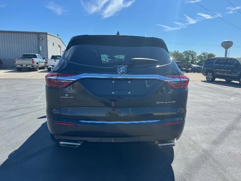Used 2019 Buick Enclave Essence w/ LPO, Sport Appearance Package image 3