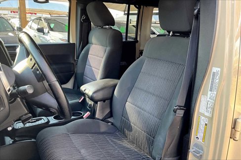 Used 2011 Jeep Wrangler Unlimited Rubicon image 7