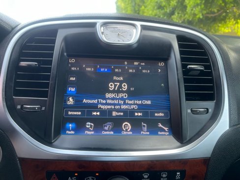 Used 2014 Chrysler 300 image 33