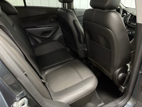 Used 2021 Chevrolet Trax LT w/ LT Convenience Package image 20
