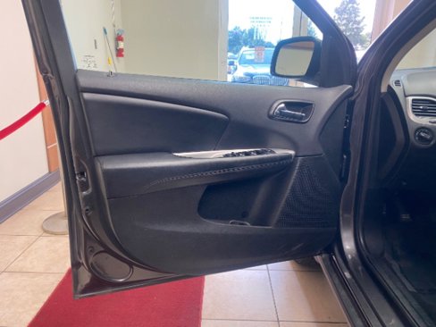 Used 2017 Dodge Journey SXT w/ Comfort/Convenience Group image 11