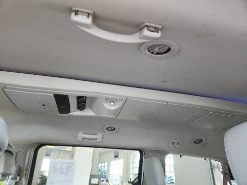 Used 2014 Chrysler Town & Country Touring image 18
