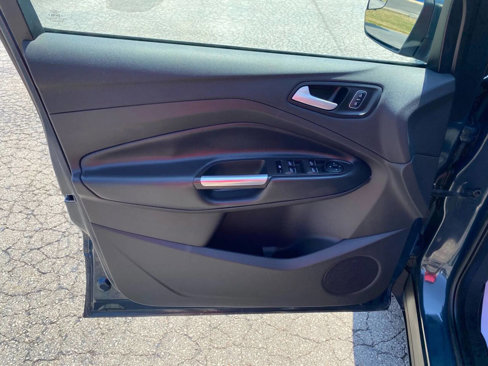Used 2019 Ford Escape SE image 13
