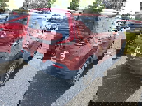 Used 2022 Kia Soul LX image 4