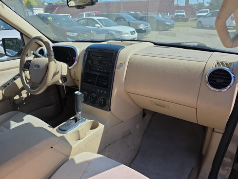 Used 2006 Ford Explorer XLT image 16