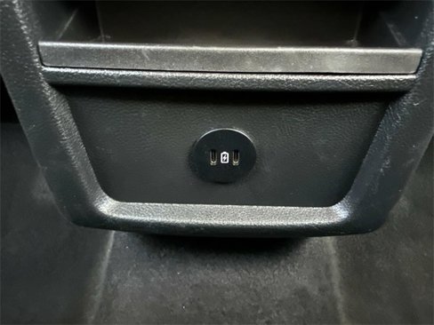 Used 2022 Ford Edge SE w/ Black Appearance Package image 18