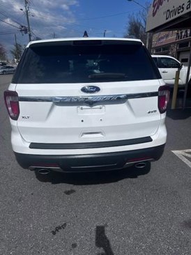 Used 2018 Ford Explorer XLT image 3
