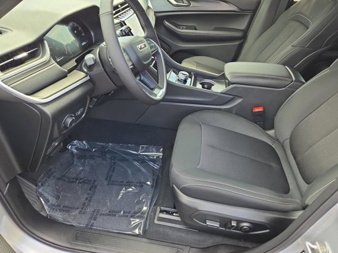 New 2025 Jeep Grand Cherokee L Laredo image 30