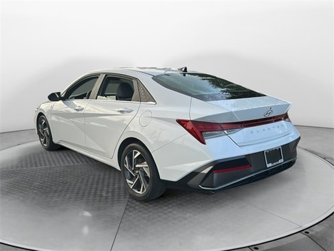 Used 2025 Hyundai Elantra SEL w/ Cargo Package image 5