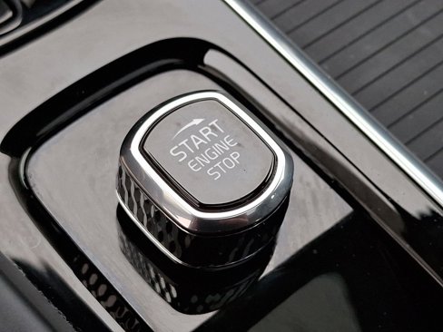 Certified 2025 Volvo S60 B5 Core image 26