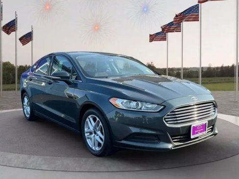 Used 2016 Ford Fusion SE image 3