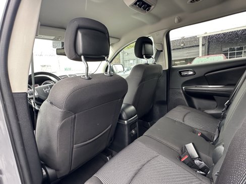 Used 2016 Dodge Journey SE w/ Flexible Seating Group image 19