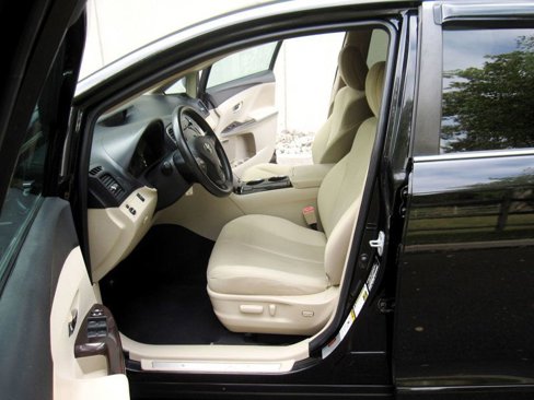 Used 2010 Toyota Venza AWD image 17