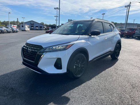 Used 2023 Nissan Kicks SR image 3