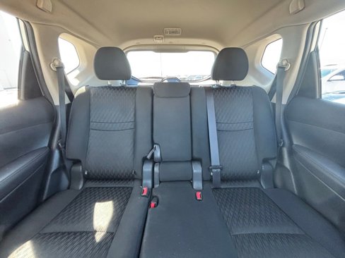Used 2018 Nissan Rogue S image 18