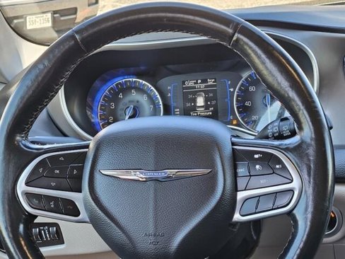Used 2020 Chrysler Pacifica Touring-L image 26