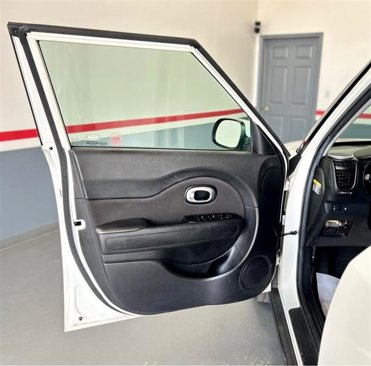 Used 2016 Kia Soul image 24
