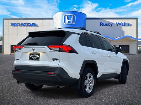 Used 2019 Toyota RAV4 XLE image 2