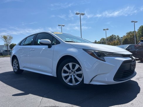 Used 2023 Toyota Corolla LE image 3