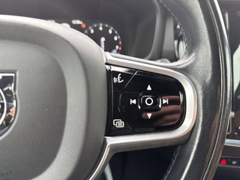 Used 2020 Volvo V60 T5 Momentum image 18