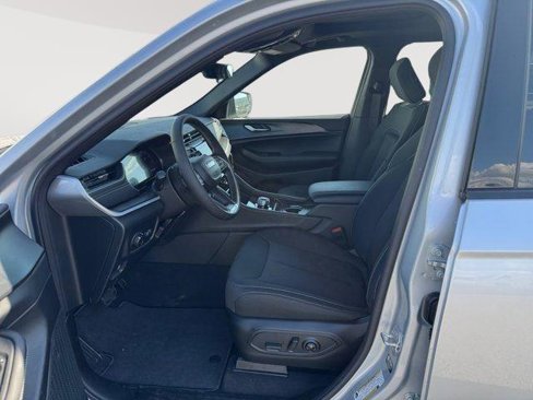 New 2025 Jeep Grand Cherokee L Laredo w/ Luxury Tech Group I image 9