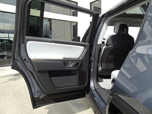 Used 2023 Rivian R1S Adventure image 18