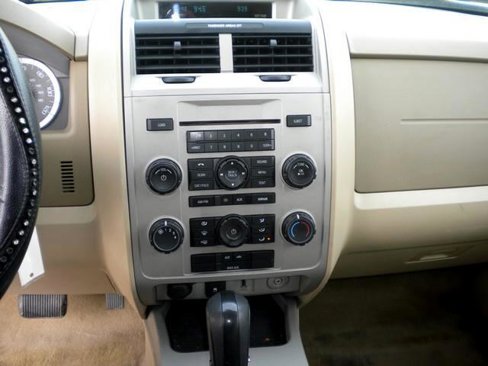 Used 2010 Ford Escape XLT image 7