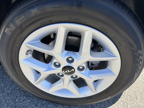 Certified 2025 Kia Soul LX w/ LX Technology Package image 31