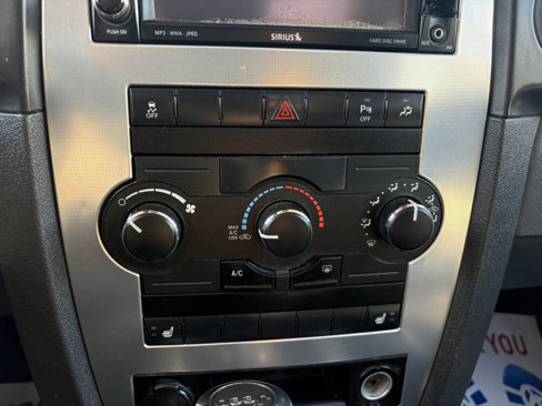 Used 2010 Jeep Commander Sport image 40