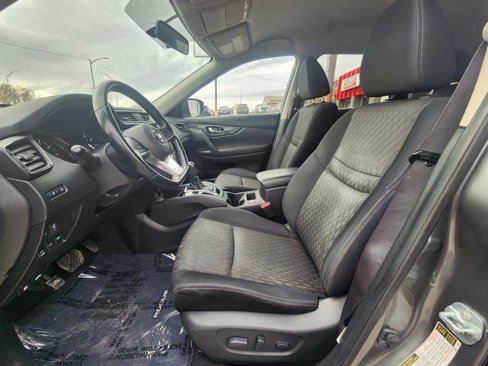Used 2017 Nissan Rogue SV image 19