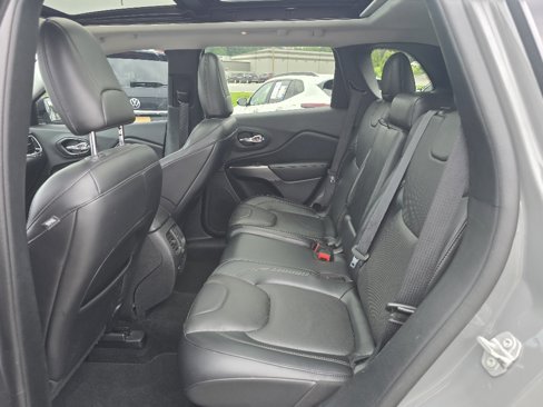 Used 2021 Jeep Cherokee Limited w/ Elite Package image 12