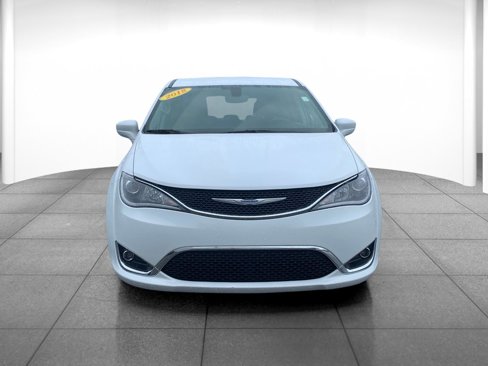 Used 2018 Chrysler Pacifica Touring Plus w/ Tire & Wheel Group image 2