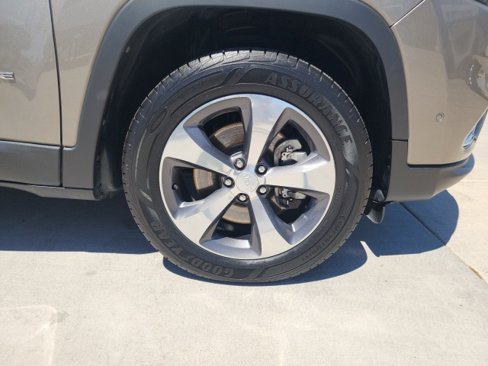 Used 2019 Jeep Cherokee Limited w/ Luxury Group image 14