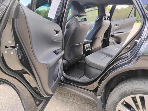 Used 2023 Toyota Venza XLE image 8