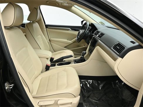 Used 2016 Volkswagen Passat 1.8T SE image 21